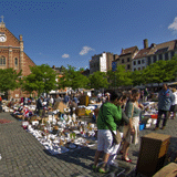 <strong> ></strong> Marché aux puces de la Place du jeu de balle